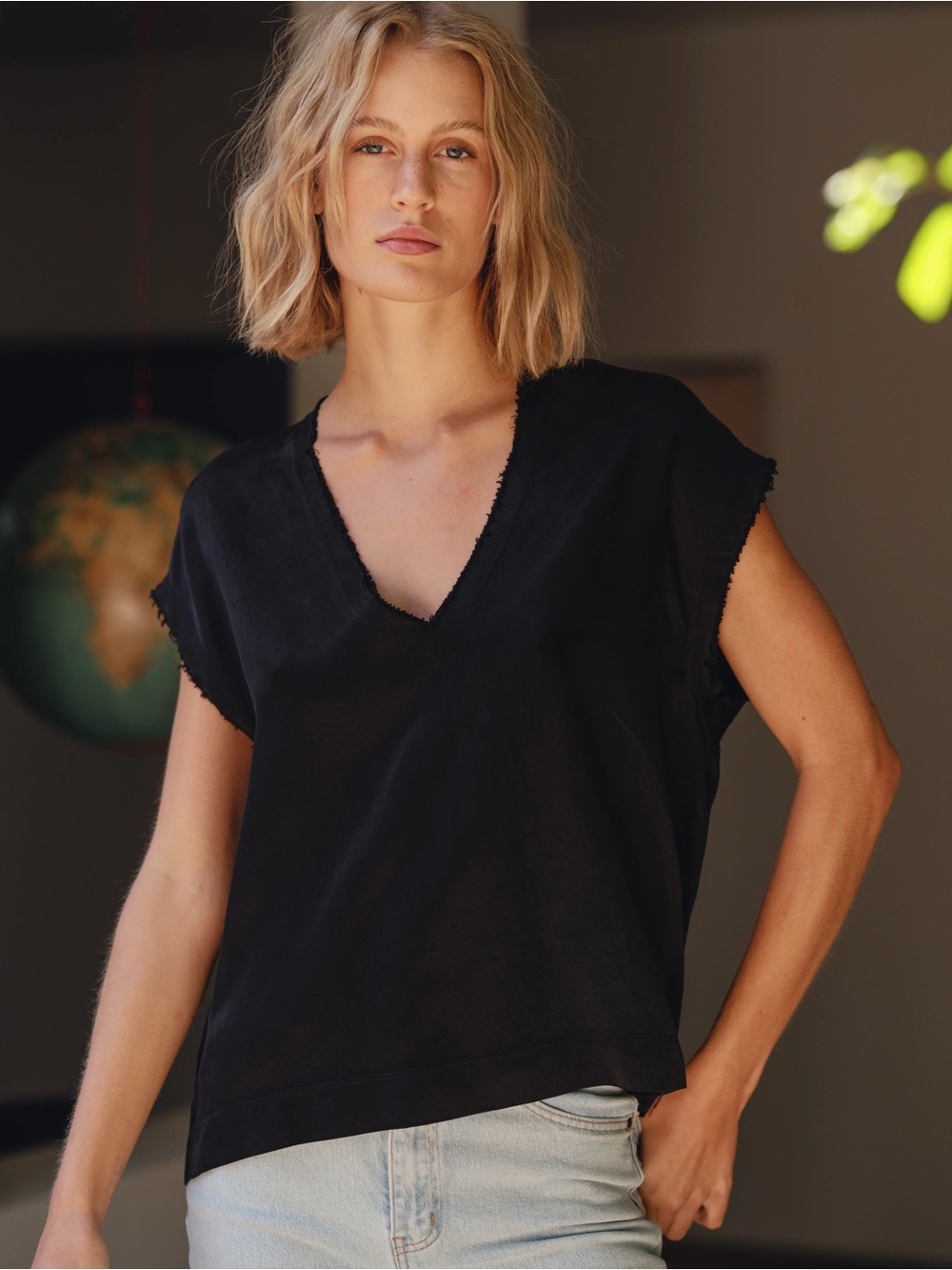 CALI James Tee, Cupro luxury, Black, SMALL